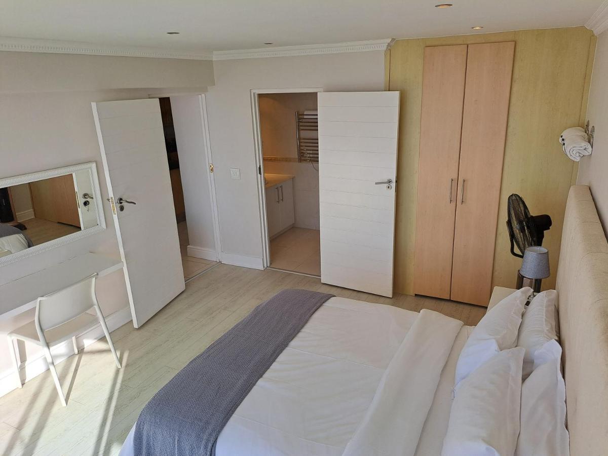 3 Bedroom Sea Facing Family Apartment Cape Town Moullie Point Exteriér fotografie